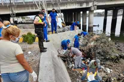 En el área se retiraron escombros y la basura acumulada.