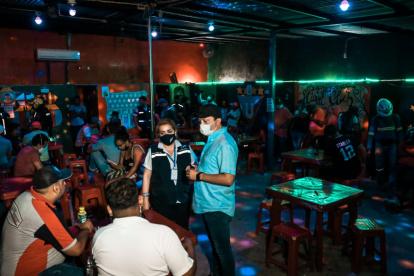 Clausura. En el sitio habían alrededor de 60 personas.