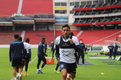 Ángel Mena es uno de los jugadores más rápidos en la ofensiva tricolor. Sus desbordes y diagonales serán vitales.