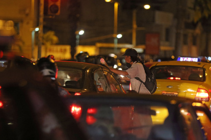 Inseguridad. La presencia de limpiaparabrisas, consumidores e indigentes es común a lo largo de toda la Francisco de Orellana. Hay quejas ciudadanas respecto a lo agresivas que tienden a ser estas personas.