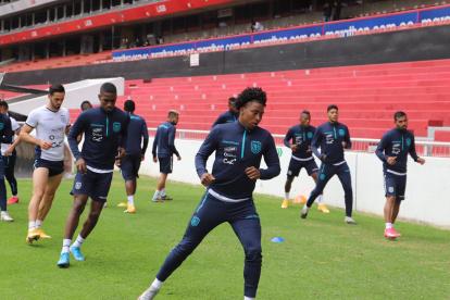 La selección nacional trabajó el domingo en el estadio Rodrigo Paz Delgado