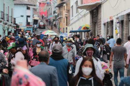 Distanciamiento. En varias zonas de la capital se registran aglomeraciones y concentraciones de ciudadanos. El Centro Histórico es un ejemplo.