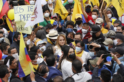 Protesta. Sin tener en cuenta las recomendaciones de bioseguridad llegaron los simpatizantes hasta el CNE.