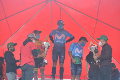 Jorge Montenegro (c) ganó la cuarta edición de la clásica Richard Carapaz.