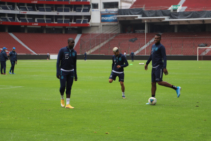 Moisés Corozo (izquierda) dio positivo a COVID-19 mientras Adolfo Muñoz (centro) y Michael Estrada se perfilan como titulares