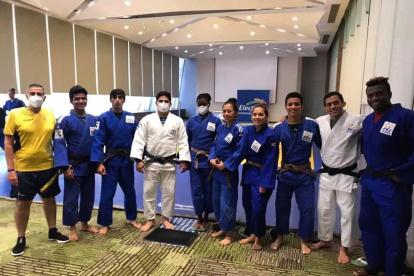 Delegación. Parte del equipo que  compite en Guadalajara, México.