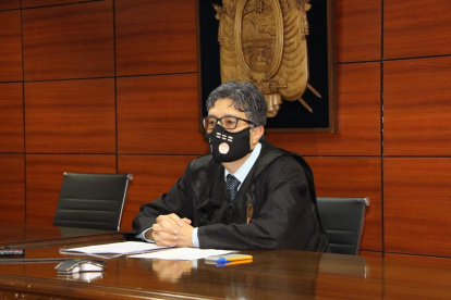 Diligencia. El juez Marco Rodríguez anunció la resolución para siete procesados por el caso de delincuencia organizada