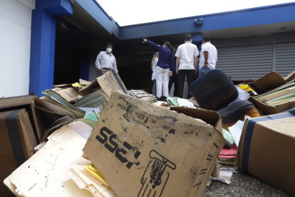 Un incendio ocurrió en una bodega del IESS.