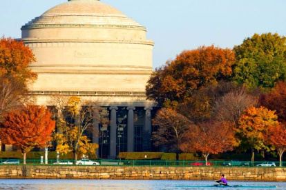 Una imagen de parte del campus de MIT, la mejor universidad del mundo.