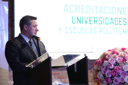 Juan Manuel García ha realizado en lo que va de noviembre la entrega de la Acreditación a las universidades y escuelas politécnicas del país.