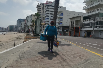 Turismo. Los comerciantes piden que se considere abrir las playas para los negocios intenten levantarse.