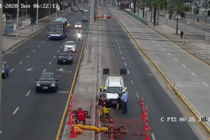 La avenida 25 de Julio está parcialmente cerrada, a la altura de Sopeña, por mantenimientos que realiza Interagua.