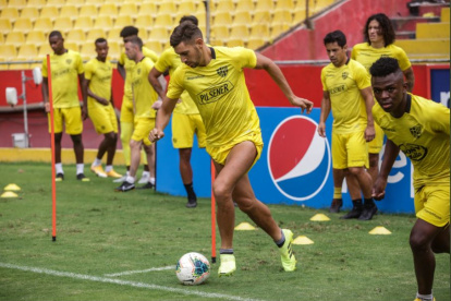 Los integrantes de Barcelona durante su último entrenamiento previo al choque ante Orense.