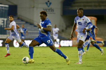 Emelec pudo anotar tres goles con los que lidera la tabla de posiciones.