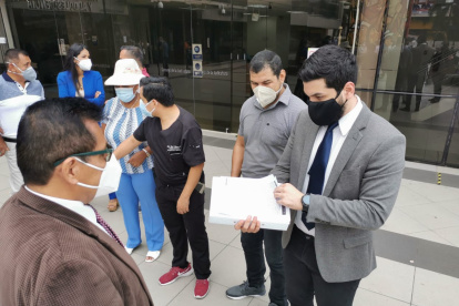 Algunos de los docentes que realizaron la petición, este 23 de noviembre.