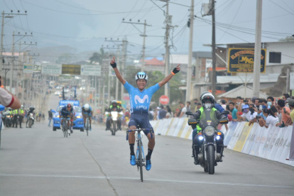 Cristiana Toro, del Movistar Team Ecaudor, se impuso en la jornada inaugural de la Vuelta al Ecuador.