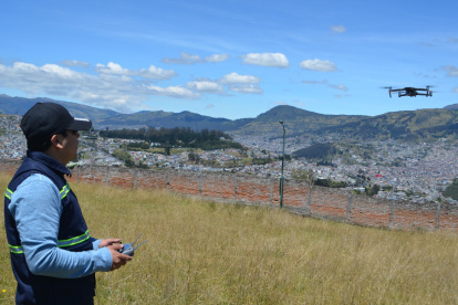 El reglamento establece horarios de vuelo y zonas restringidas. También, seguros en caso de accidentes.