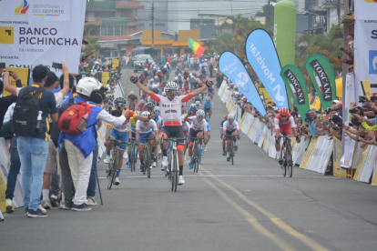 Byron Guamá se impuso en la segunda jornada de la Vuelta al Ecuador.