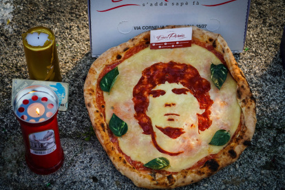 En Nápoles, un pizzero hizo a Maradona en uno de sus productos.