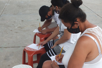 Quienes perdieron a un familiar en la pandemia escribieron cartas de despedida.