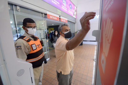 Hay más controles en el Condado Shopping