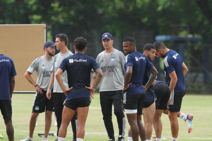 El técnico Ismael Rescalvo dejó listo el equipo para enfrentar mañana al Ponchito.