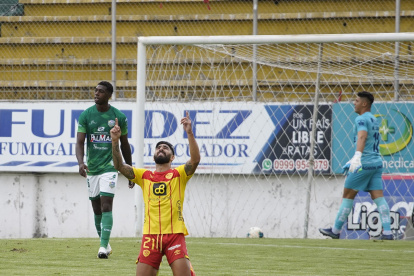 Maxi Barreiro festeja el primero de los tres goles de Aucas ante Orense


29 de noviembre  2020

API

Agencia (ag-expreso ag-extra ag-quito)