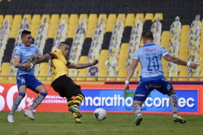 Al fin Jonatan Álvez se mandó su gol y Barcelona ganó.