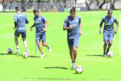 Billy Arce (centro) será el encargado de abrir las marcas rivales y abastecer a Cristian Martínez Borja en la delantera.