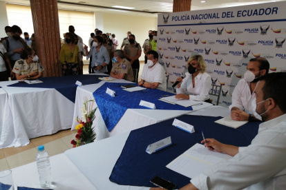 Cita. Las autoridades durante la reunión cumplida en el Cuartel Modelo.