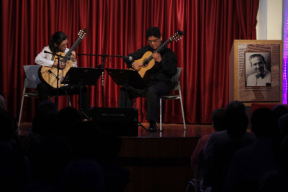 Músicos en el museo del pasillo.