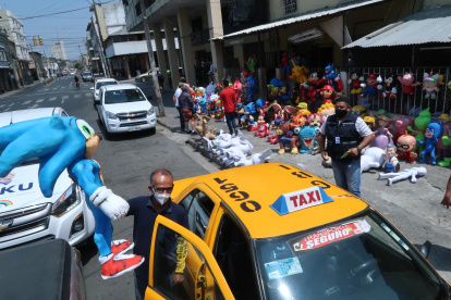 01122020 VENTA DE LOS MONIGOTES EN LA CALLE 6 DE MARZO  1 DE DICIEMBRE DL 2020