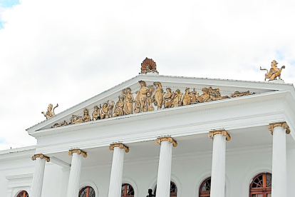 Desde el 28 de noviembre se realizan varios recitales, entre ellos el Coro Mixto de la ciudad, Papaya Dada y Don Medardo y sus Players.