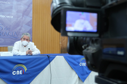 El consejero Verdesoto compareció ayer ante los medios de comunicación en Guayaquil.