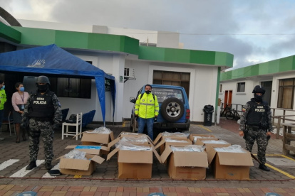 Allanamiento. El pasado 30 de octubre, la Fuerza de Tarea decomisó insumos médicos en un hospital de Azuay.