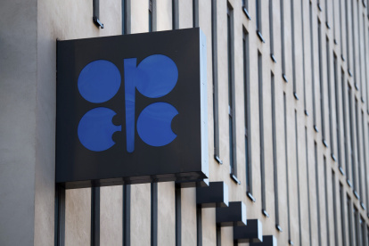 El logotipo de la organización de la Organización de Países Exportadores de Petróleo (OPEP) en su sede en Viena (Austria).