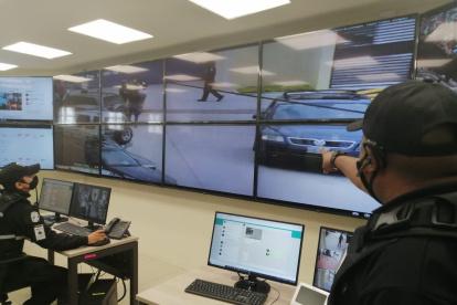 Espacio. El centro de monitoreo de la "Estatal" tiene 240 cámaras de videovigilancia.