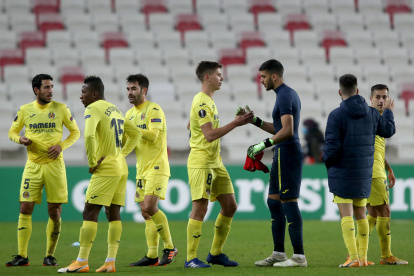 Pervis Estupiñán (15), lateral del Villarreal, luego del compromiso jugado en territorio turco.