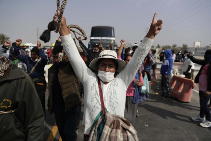 El principal lamento de los agricultores es justamente que esta ley permite que las empresas les otorguen sueldos menores por largas jornadas de trabajo.