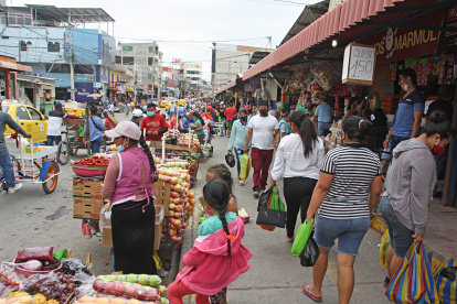 Acto. Los vendedores formales también han decidido salir a las calles. Dicen que, por la informalidad, no tienen ingresos
