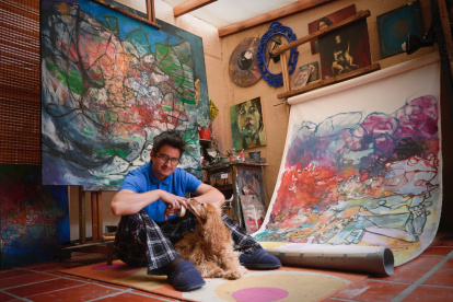 Christian Mera es un artista cuencano que decidió en mayo volver a pintar en el encierro.