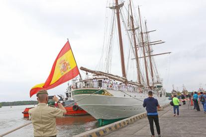 Hecho. Después de 10 años el buque escuela Juan Sebastián Elcano arriba a Guayaquil.