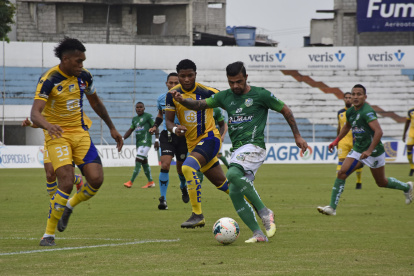 Orense y Delfín empataron en el estadio Nueve de Mayo de Machala
