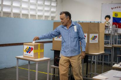 Un 80 % de los venezolanos viven en extrema pobreza y hoy irán a las urnas a sufragar.