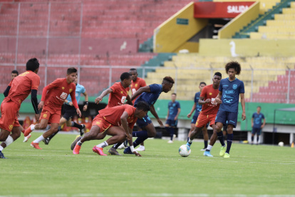 La preselección nacional sub-20 se enfrentó al Aucas el martes anterior en el estadio Gonzalo Pozo Ripalda, en Chillogallo. El partido terminó empatado a dos.