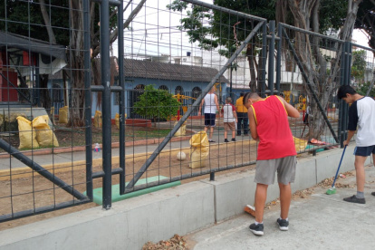 Jornada. Unas 40 familias asistieron a la minga; prevén ejecutar otras.