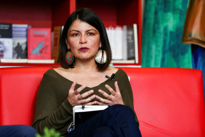 La ministra de Cultura y Patrimonio de Ecuador, Angélica Arias, durante una rueda de prensa acerca de los temas que se abordarán en la XIII edición de la Feria Internacional del Libro de Quito.