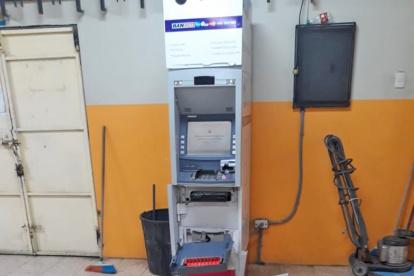 l cajero está ubicado dentro de los predios de la Universidad de Guayaquil