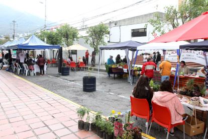 Una feria de productos orgánicos y el cierre de un tramo de la vía se realizó el fin de semana como parte del proyecto de socialización en el sector.