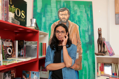 Josué Negrete tiene 23 años. Estudió Literatura en la Universidad Central del Ecuador. Es docentes de Literatura en un colegio.



21 DE NOVIEMBRE DEL 2020

. Angelo Chamba. (ag-extra ag-expreso ag-quito)